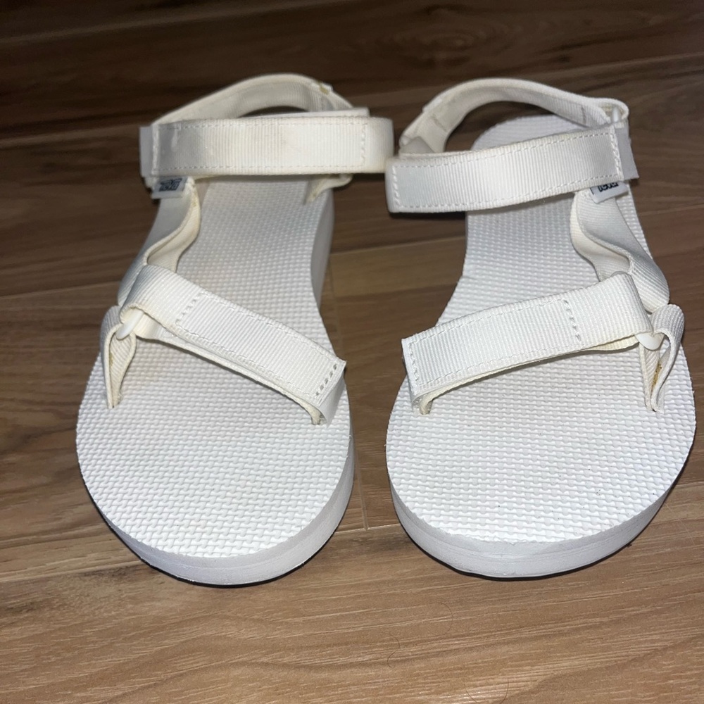White Teva Midform